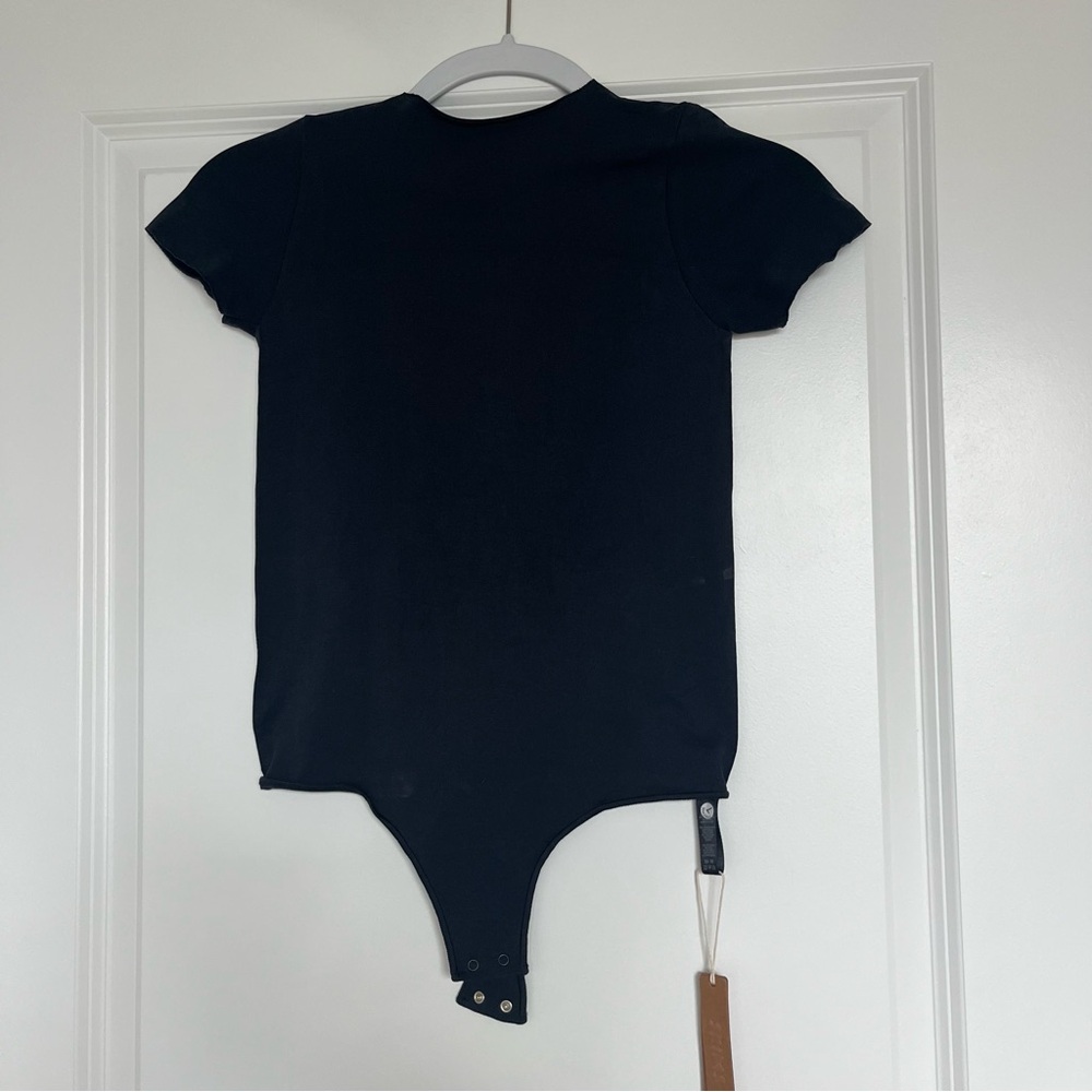 NWT Skims essential t shirt body suit size xxs/xs